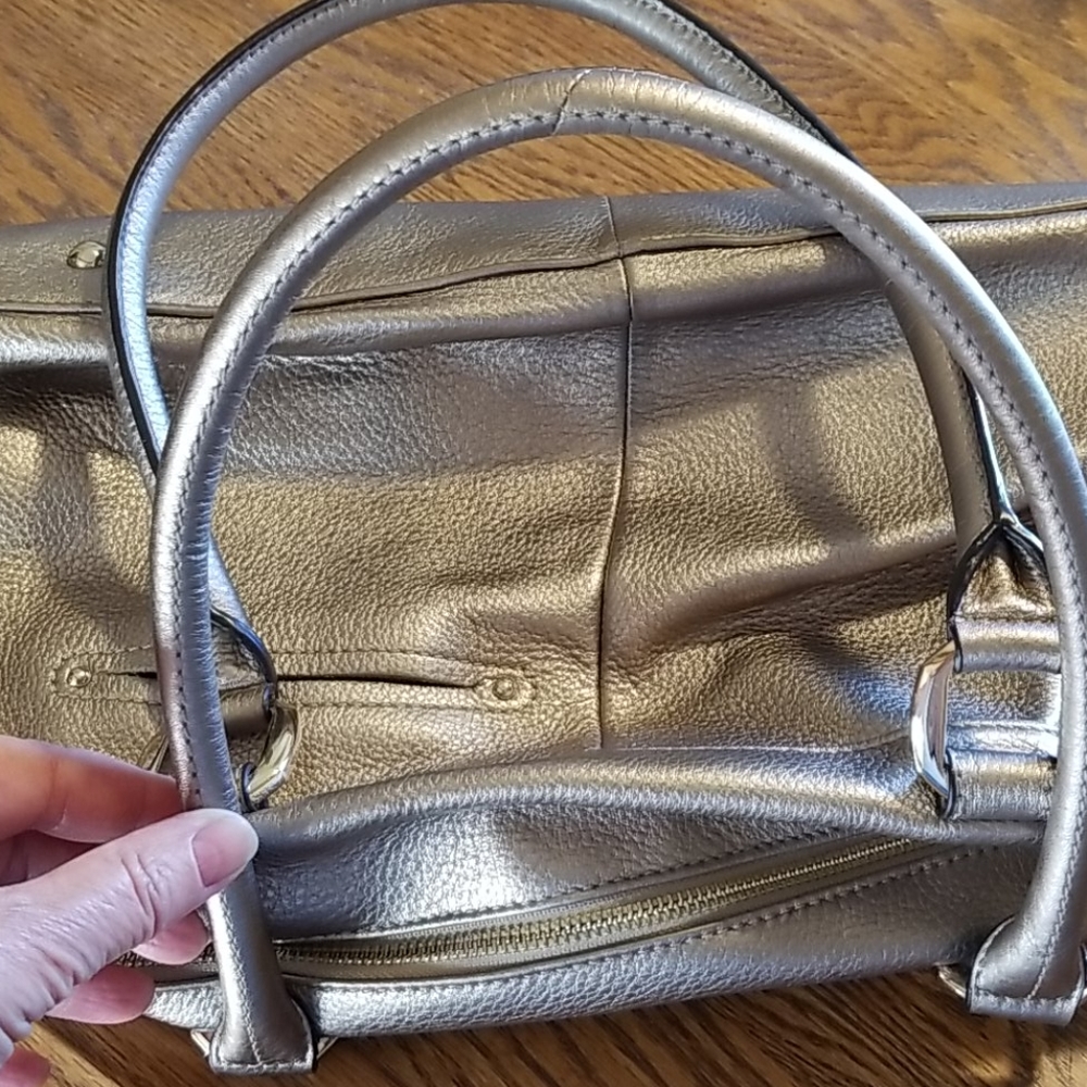 B. Makowsky gold purse. - Picture 13 of 15
